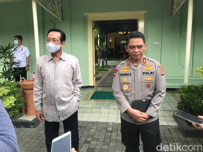 Gubernur DIY Sri Sultan HB X dan Kapolda DIY Irjen Suwondo Nainggolan di Kompleks Kepatihan Jogja, Rabu (9/11/2022).