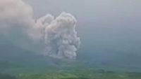 Gunung Semeru Kembali Muntahkan Awan Panas Guguran Sejauh 4,5 KM