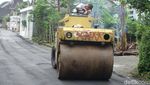 Pengaspalan Jalan Rumah Calon Besan Jokowi Jelang Pernikahan Kaesang-Erina
