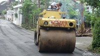 Panjangnya total 387 meter yang diaspal. Dari rumah calon besannya Pak Jokowi sampai Jalan Kaliurang, ungkapnya. Foto: Jauh Hari Wawan S/detikJateng