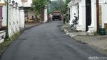 Pengaspalan Jalan Rumah Calon Besan Jokowi Jelang Pernikahan Kaesang-Erina