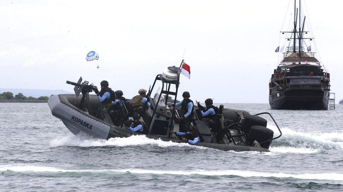 Indonesian Navy special force's members conduct an anti-terror security drill as part of preparations for the summit meeting of the G20 in Bali, Indonesia on Wednesday, Nov. 9, 2022. (AP Photo/Firdia Lisnawati)