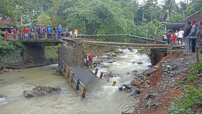 Jembatan Rusak di Trenggalek
