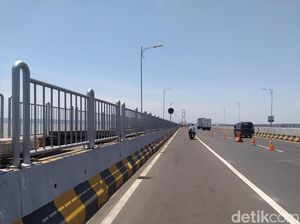 Ada Pembentangan Bendera Pecahkan Rekor MURI, Suramadu Dibuka Satu Lajur