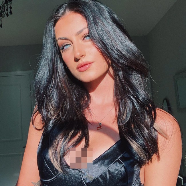 Kerra Buerger jadi viral di TikTok karena penampilan cantiknya bahkan disebut mirip aktris Megan Fox. Selain memamerkan potretnya berseragam, Kerra juga sering mengungkap bagaimana rasa menjadi seorang tentara.Foto: Instagram/Twitter Kerra Buerger