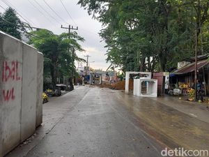 Perbaikan Drainase di Jalan STM Medan Buat Macet-Warung Tutup