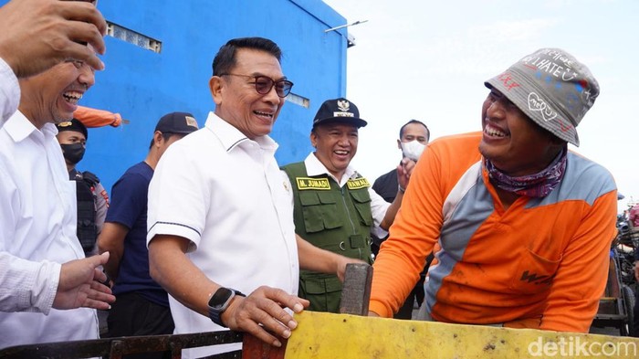 KSP Moeldoko saat bertemu para nelayan di Kota Tegal, Rabu (9/11/2022)
