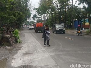 Peringatan 40 Hari Tragedi Kanjuruhan: Jalan Mundur hingga Seragam Hitam