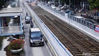 Rel trem yang ditemukan ini merupakan peninggalan kolonial Belanda.