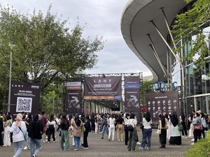 Suasana ICE BSD Jelang Konser  LANY a november to remember