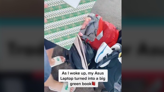 Laptop Turis Hilang Diganti Buku