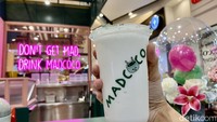 Menurut kami, rasa coconut shake original (Rp 30.000) ini creamy, agak manis, namun juga terasa segar. Tekstur creamy-nya tidak begitu kental, jadi  tetap segar ketika diseruput. Foto: detikFood / Yenny Mustika Sari