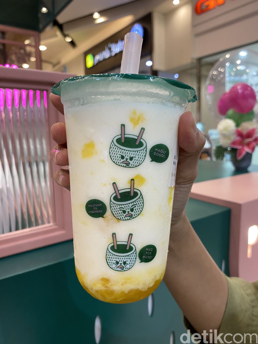 Mad Coco: Coconut shake milik influencer Titan Tyra