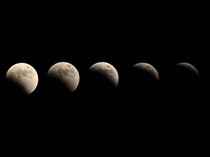 Gerhana Bulan Total Malam Ini Tak Terlihat di RI, Apa Tetap Salat Khusuf?
