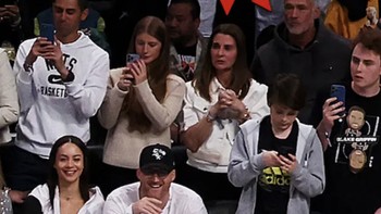 Melinda sendiri Melinda kabarnya juga telah berkencan dengan Jon Du Pre sudah selama beberapa bulan ini. Jon Du Pre adalah seorang pakar komunikasi yang berkecimpung di bidang penyiaran, penulisan, produksi video, public speaking dan lainnya. Dia pernah menjadi koresponden untuk Fox News. Foto: TMZ