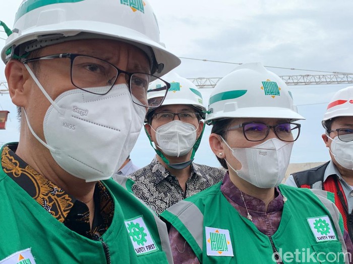 Menkes Budi Gunadi Sadikin saat di RSI Surabaya.