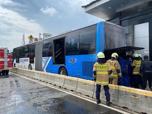 Ada Mesin Bus Terbakar di Rawamangun, Ini Penjelasan TransJ