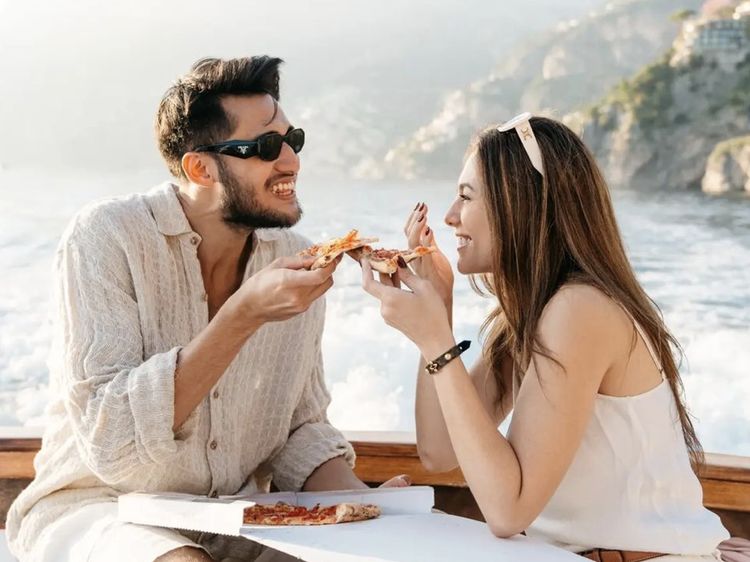 Mesranya Wulan Guritno dan Sabda Ahessa Saat Kulineran di Italia