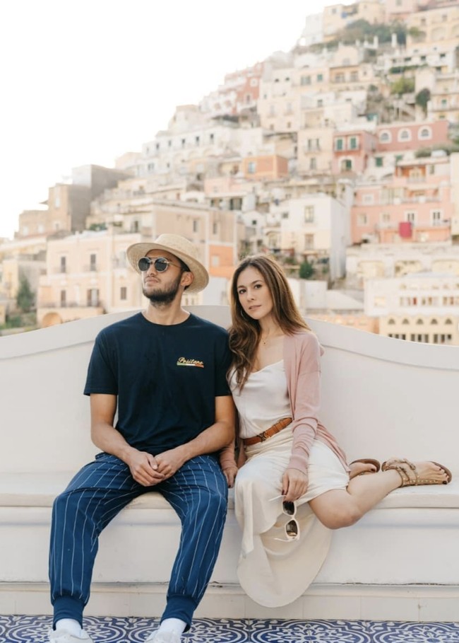 Dalam gugatan yang dilayangkan ke Pengadilan Negeri Jakarta Selatan itu, Wulan menuntut Sabda untuk mengembalikan dana talangan yang pernah dipinjamnya. Foto: Instagram wulanguritno/sabdaahessa