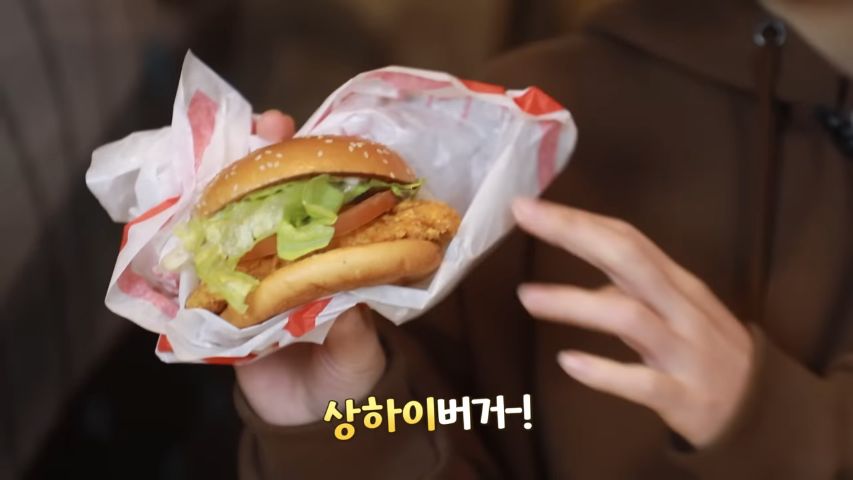 YouTuber Korea mukbang 36 menu McDonald's sampai bikin orang takjub