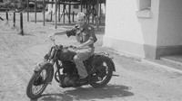 Sebuah motor klasik pada 1947 terlihat di kawasan Medan.