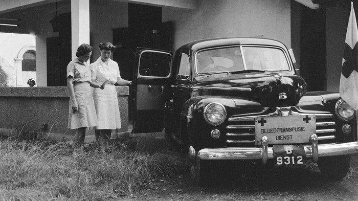 Nostalgia Kendaraan Jadul di Indonesia lewat Bingkai Foto Jauh sebelum dan sesudah Indonesia merdeka pada 1945, sejumlah kendaraan terlihat lalu lalang di beberapa wilayah. Yuk, intip foto-fotonya.