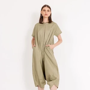 Rekomendasi Outfit Hari Pahlawan yang Simple untuk Pria dan Wanita Rekomendasi Outfit Hari Pahlawan yang Simple untuk Pria dan Wanita