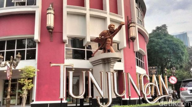 Patung Arek Genteng Kali Surabaya