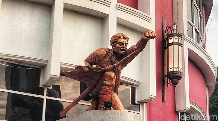 Patung Arek Genteng Kali Surabaya