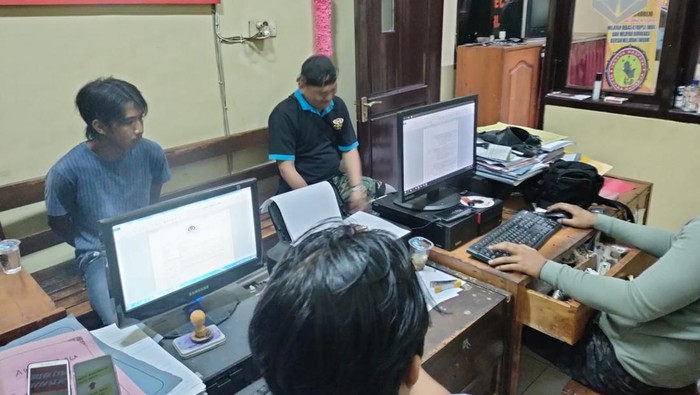 Pelaku curanmor di Blitar saat dimintai keterangan polisi