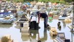 Pemakaman di Indramayu Terendam Banjir Rob Gegara Gerhana Bulan