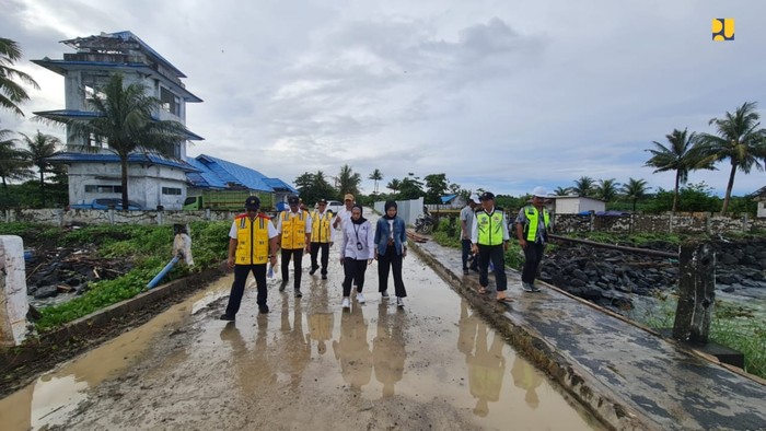 Pembangunan Jalan di Pulau Enggano