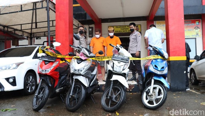 Pencuri sepeda motor di Batam ditangkap polisi.
