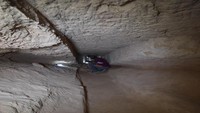 Uniknya, bentuk gorong-gorong ini mirip sekali dengan gorong-gorong kuno yang ditemukan di Yunani. Kanal Eupalinos, di Samos, sebuah pulau Yunani di Laut Aegea timur, juga berfungsi sebagai gorong-gorong yang mengalirkan air. Kanal Eupalinos, di Samos, sebuah pulau Yunani di Laut Aegea timur, juga berfungsi sebagai gorong-gorong yang mengalirkan air.[Ini] adalah replika yang tepat dari Terowongan Eupalinos di Yunani, yang dianggap sebagai salah satu pencapaian rekayasa paling penting dari zaman kuno, kata Kathleen Martínez, direktur tim arkeolog gabungan ini. (Foto: FB Kementerian Pariwisata & Benda Antik Mesir)