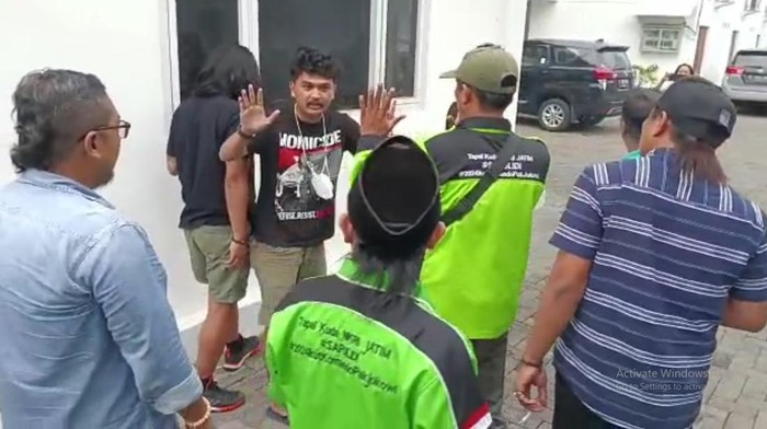 Penghadangan Aktivis Greenpeace di Kota Probolinggo