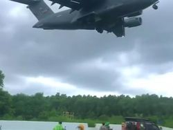 Pesawat Jumbo US Air Force Mendarat di Bali Bikin Heboh, Ini Penampakannya