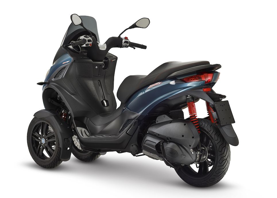 Coba meraih segmen kelas atas produsen motor asal Italia Piaggio, kembali menggoda dengan memperkenalkan si 3 roda Piaggio MP3 300 hpe Sport.