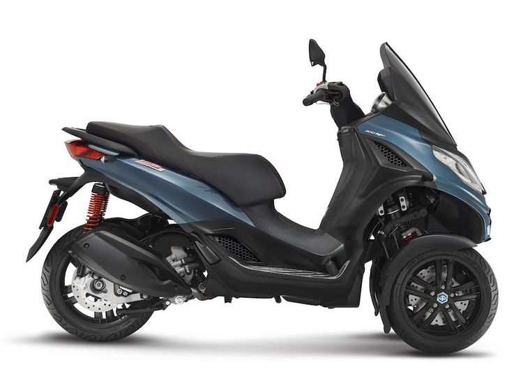 Tampang Sporty dan Gahar Motor 3 Roda Piaggio MP3 300 hpe Sport