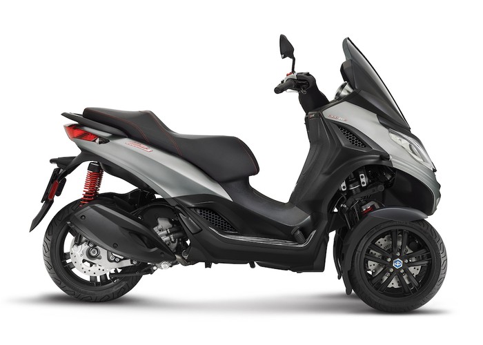 Coba meraih segmen kelas atas produsen motor asal Italia Piaggio, kembali menggoda dengan memperkenalkan si 3 roda Piaggio MP3 300 hpe Sport.