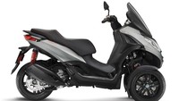 Piaggio pertama kali memperkenalkan sepeda motor 3 roda pada 2012, dengan memperkenalkan Piaggio MP3 125 Yourban. Coba memenuhi dahaga pecinta otomotif Indonesia, Piaggio Indonesia kembali memperkenalkan Piaggio MP3 300 hpe Sport. Foto: dok. Piaggio Indonesia