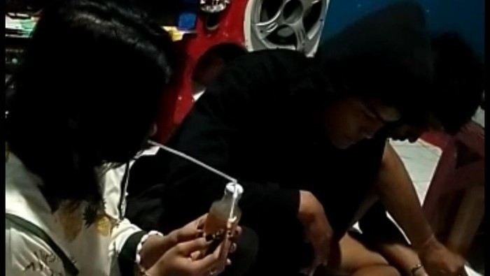 Pria inisial ED (29) di Kabupaten Pinrang, Sulawesi Selatan (Sulsel) merekam dirinya saat nyabu bersama dua orang temannya.