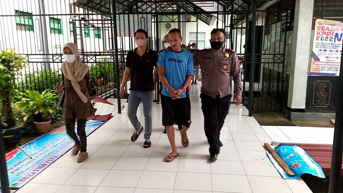 Polisi menangkap pelaku kolor ijo di Banyumas, Selasa (8/11/2022).