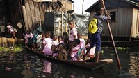 Hingga kini, Makoko dihuni sekitar 250.000 jiwa penduduk.  