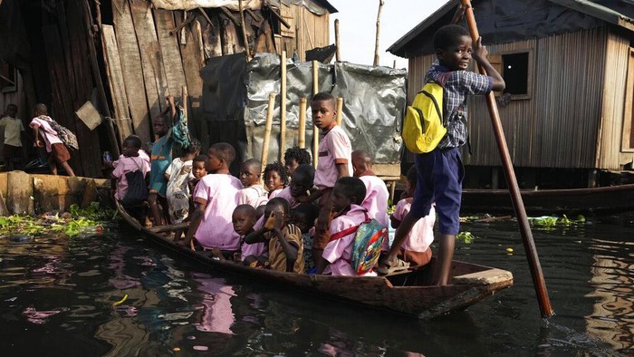 Suasana pemukiman terapung kumuh dan terpadat di Makoko, Lagos, Nigeria, Selasa (8/11/2022).