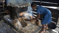 Rata-rata setiap rumah di Makoko dihuni oleh sekitar 6 sampai 10 orang.   