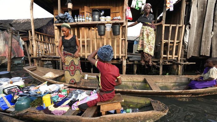 Potret Kehidupan di Pemukiman Kumuh Terapung Nigeria Suasana pemukiman terapung kumuh dan terpadat di Makoko, Lagos, Nigeria, Selasa (8/11/2022).