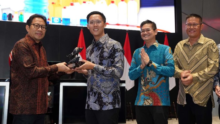 PT Primadaya Plastisindo Tbk resmi mencatatkan saham perdana di BEI. PDPP menjadi emiten ke-52 yang listing sepanjang 2022.