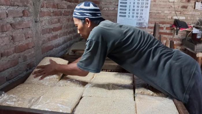 Produsen Tempe kota pasuruan Kencangkan Ikat Pinggang