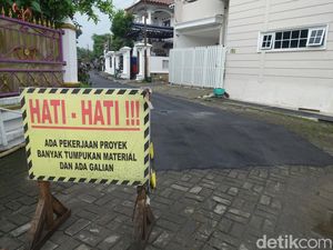 Jalan Depan Rumah Erina Gudono Diaspal Jelang Pernikahan, Siapa yang Biayai?