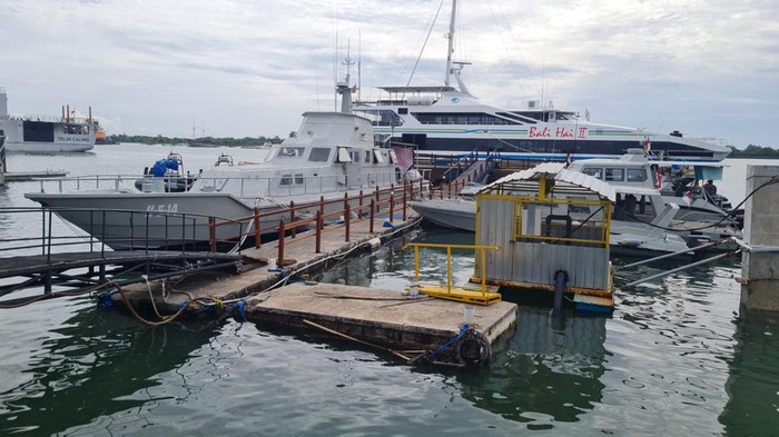 Satuan tugas laut (Satgasla) TNI AL menjalani latihan di Pelabuhan Benoa, Bali, Rabu (9/11/2022). Latihan tersebut merupakan persiapan pengamanan KTT G20. Satuan tugas laut (Satgasla) TNI AL menjalani latihan di Pelabuhan Benoa, Bali, Rabu (9/11/2022). Latihan tersebut merupakan persiapan pengamanan KTT G20.